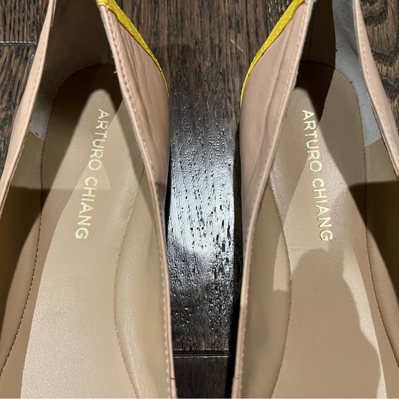 Arturo Chiang Flats, Vintage Style, Leather Yellow And Beige, Size 9. - Picture 6 of 7